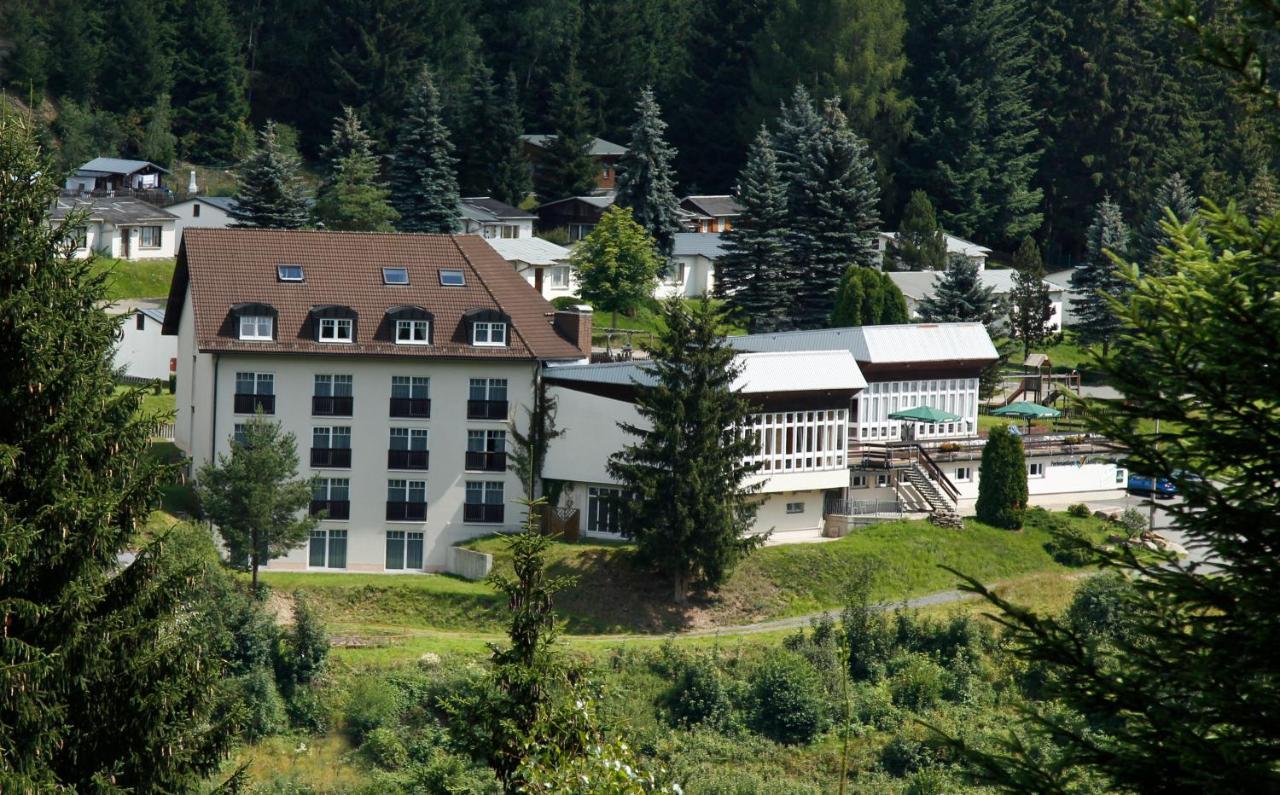 Waldhotel Feldbachtal 伦韦格地区诺伊豪斯 外观 照片