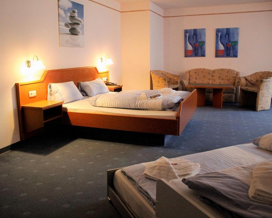 Waldhotel Feldbachtal 伦韦格地区诺伊豪斯 外观 照片