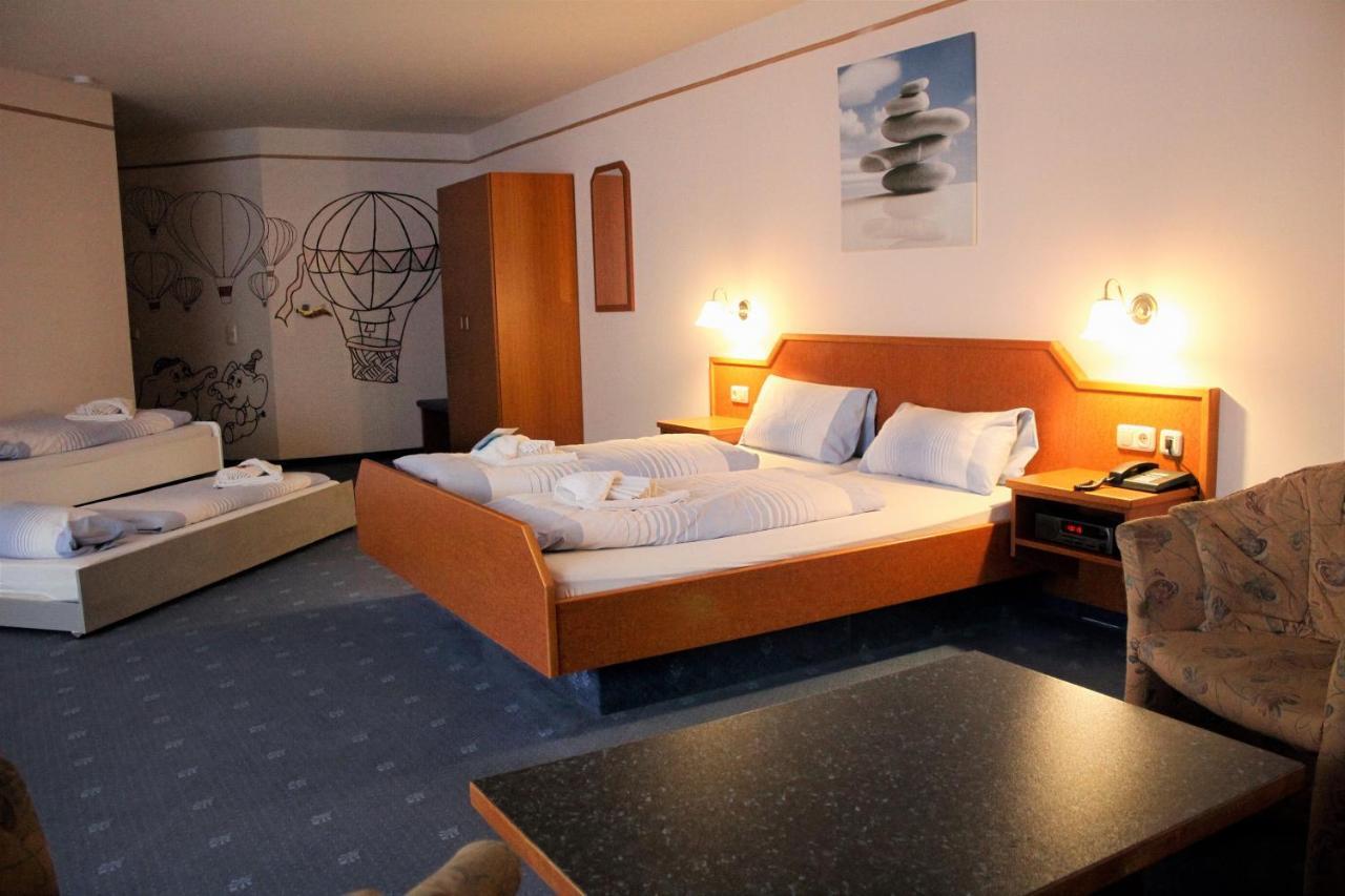 Waldhotel Feldbachtal 伦韦格地区诺伊豪斯 外观 照片